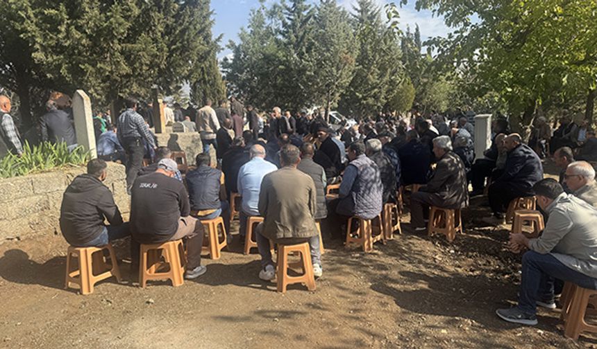 Eski Eşi Tarafından Öldürülen Kadın İle Annesinin Cenazeleri Defnedildi