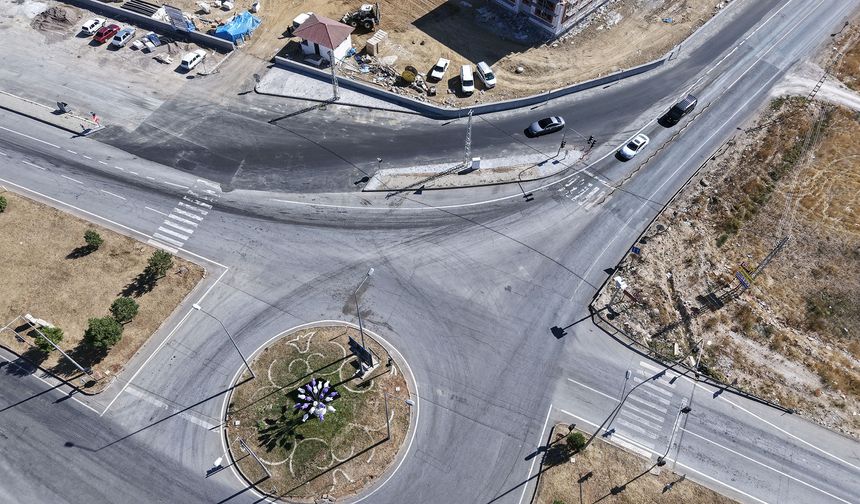 Büyükşehir, Göksun Kavşağı’nda Trafik Akışını Rahatlattı
