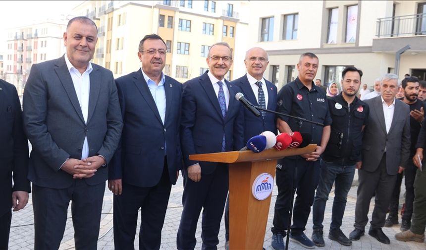 Bin 130 deprem konutunun anahtarları teslim edildi