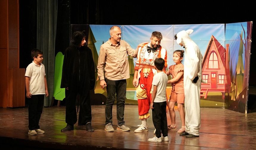 “Pamuk ile Kömür” Hayvan Sevgisini Sahneye Taşıdı