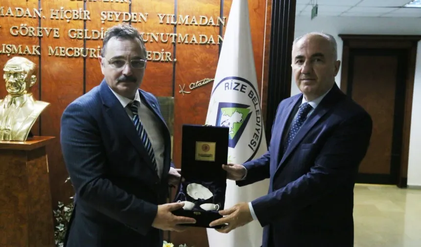 TİMBİR Yönetimi Rize Belediye Başkanı Rahmi Metin’i ziyaret etti