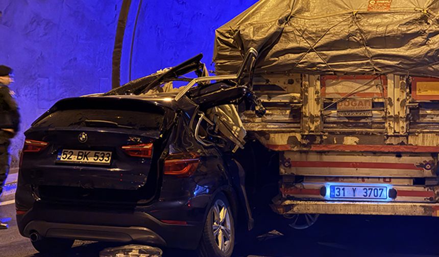 Tıra çarpan SUV tipi araçtaki 1 kişi öldü