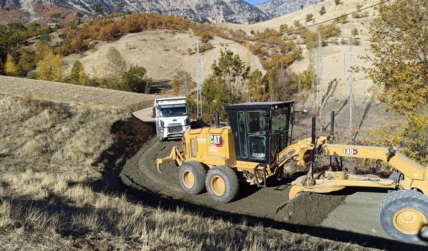 Onikişubat Belediyesi’nden aynı anda 17 farklı kırsal mahalleye ulaşım yatırımı
