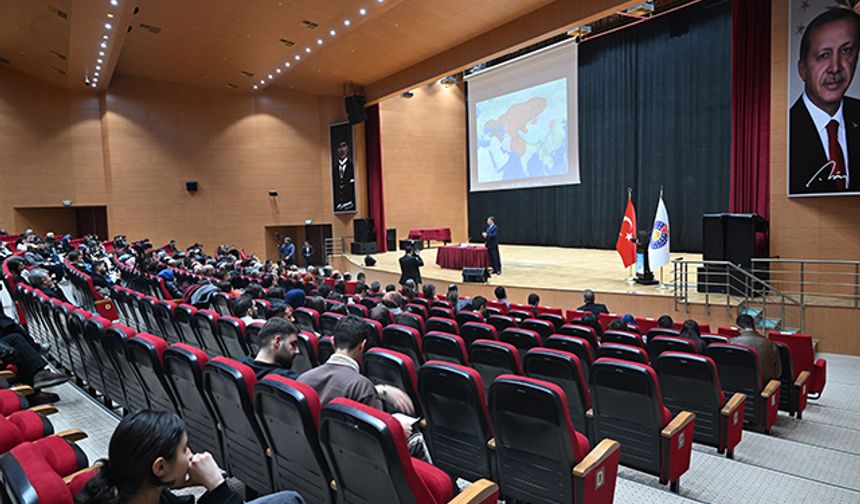 "Dünya Türk Dili Ailesi Günü" konferansı düzenlendi
