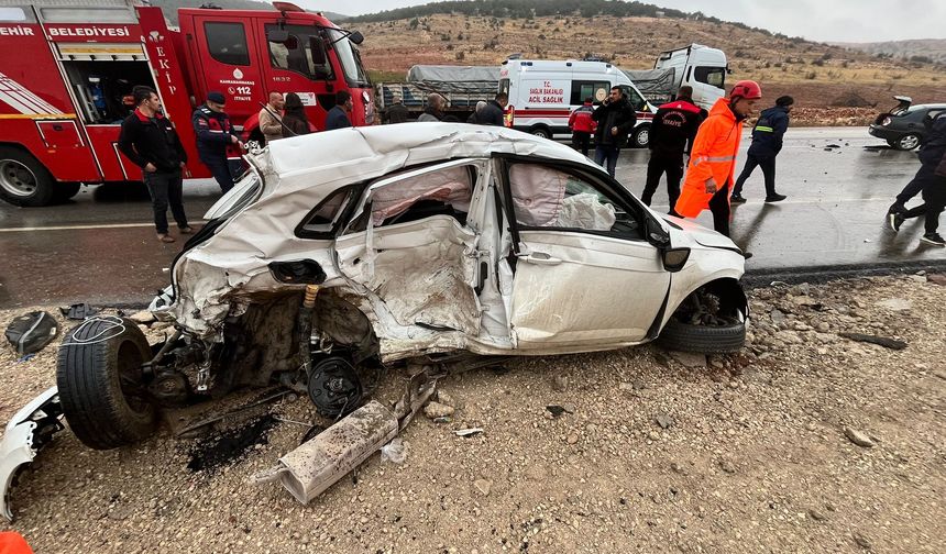 İki Otomobilin Çarpıştığı Kazada 1 Kişi Öldü, 2 Kişi Yaralandı