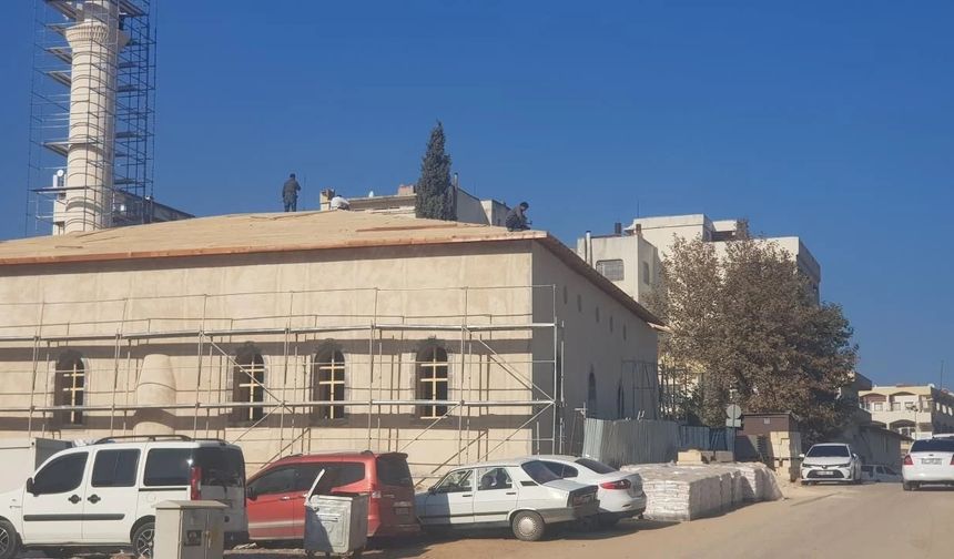 Asrın felaketinde hasar gören ve restore edilen cami cemaatini ağırlamayı sürdürüyor