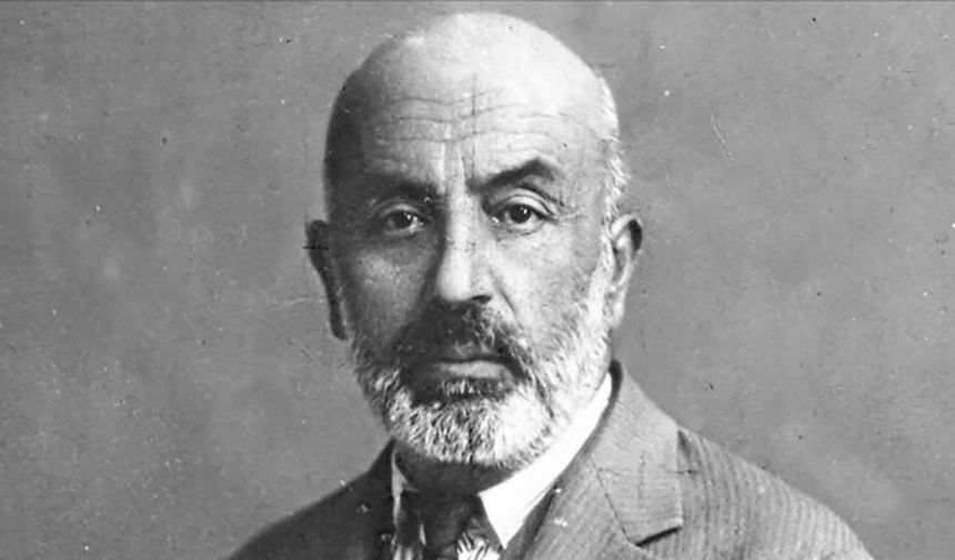 Bir hilal uğruna kalemiyle savaşan şair: Mehmet Akif Ersoy