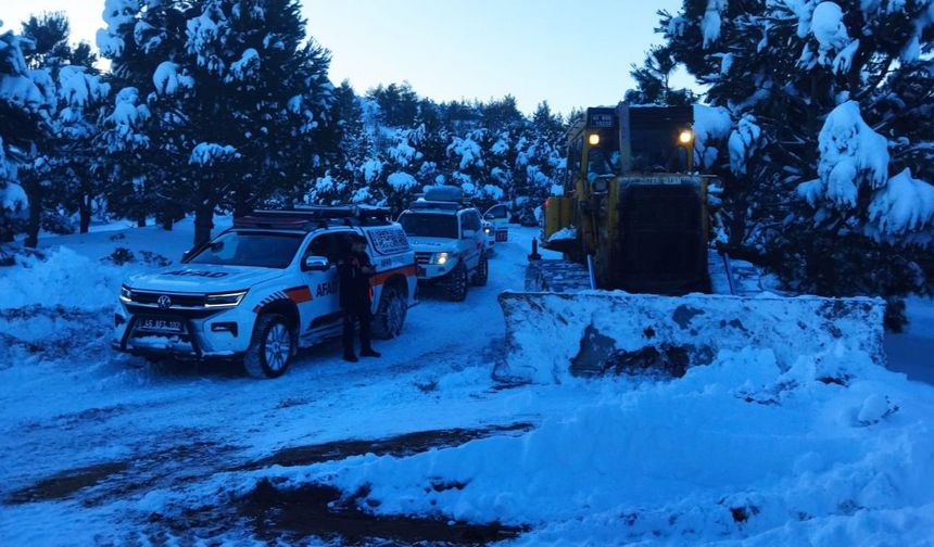 Karda Mahsur Kalan İki Hastanın Yardımına İtfaiye Yetişti