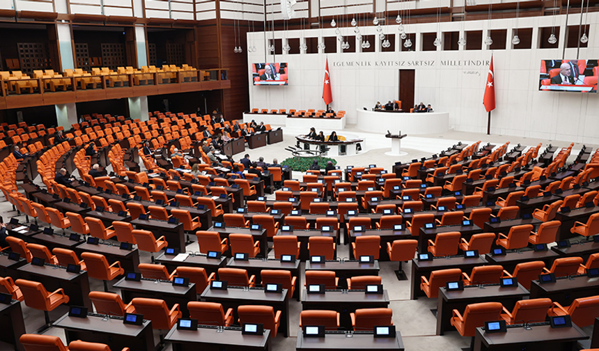En Düşük Emekli Aylığı Teklifi TBMM Genel Kurulunda Kabul Edildi