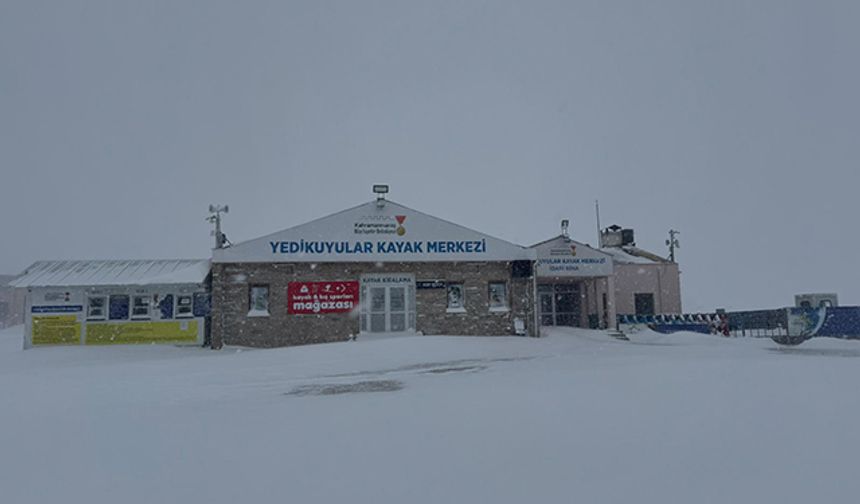 Yedikuyular’da kar kalınlığı yarım metreye ulaştı