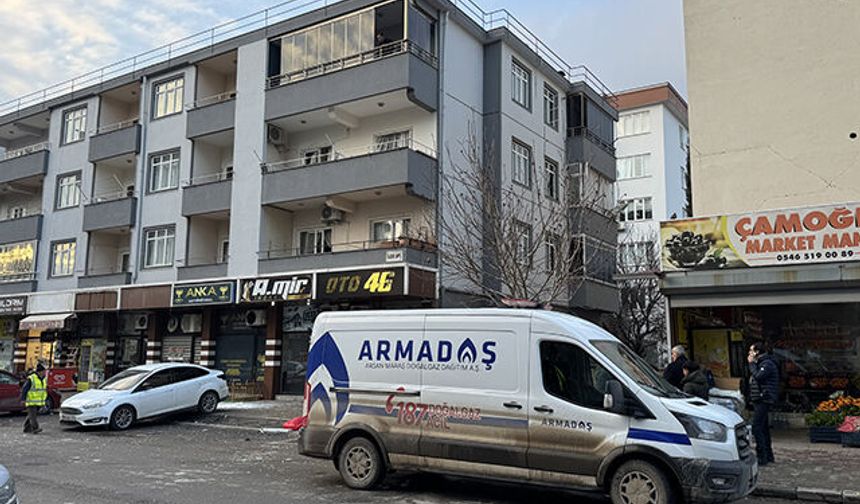 Apartmanda Yaşanan Doğal Gaz Patlamasında 1 Kişi Yaralandı