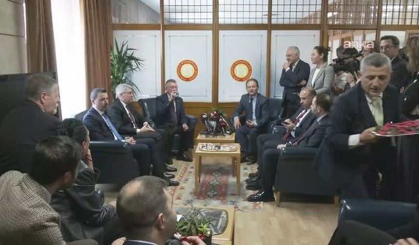 Parti gruplarından parlamento muhabirlerine ziyaret