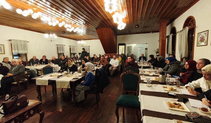 Yazar Gürlek, Edebiyat Aşıklarını Kültür Yolculuğuna Çıkardı