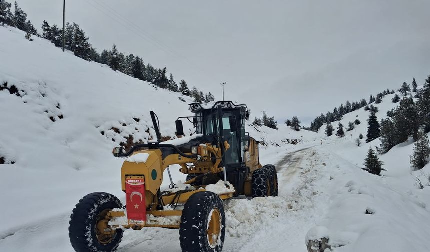 Büyükşehir’den Kırsalda Gece Gündüz Kar Mesaisi
