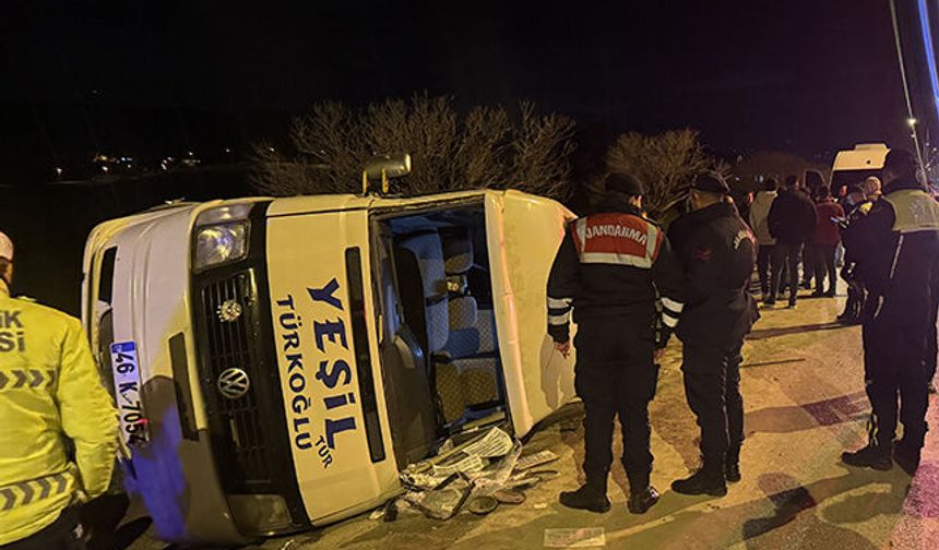Minibüsün Devrilmesi Sonucu 11 Kişi Yaralandı
