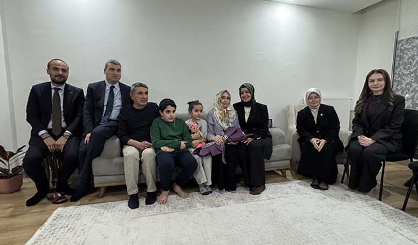 AK Partili Kaya, depremzede ailenin iftar sofrasına konuk oldu