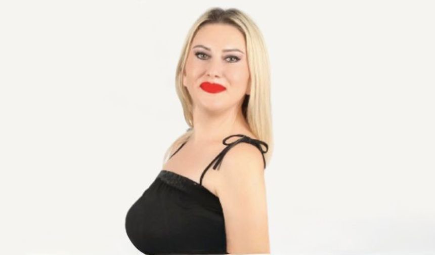 Radyocu Selda Güzelliğiyle Göz Kamaştırdı