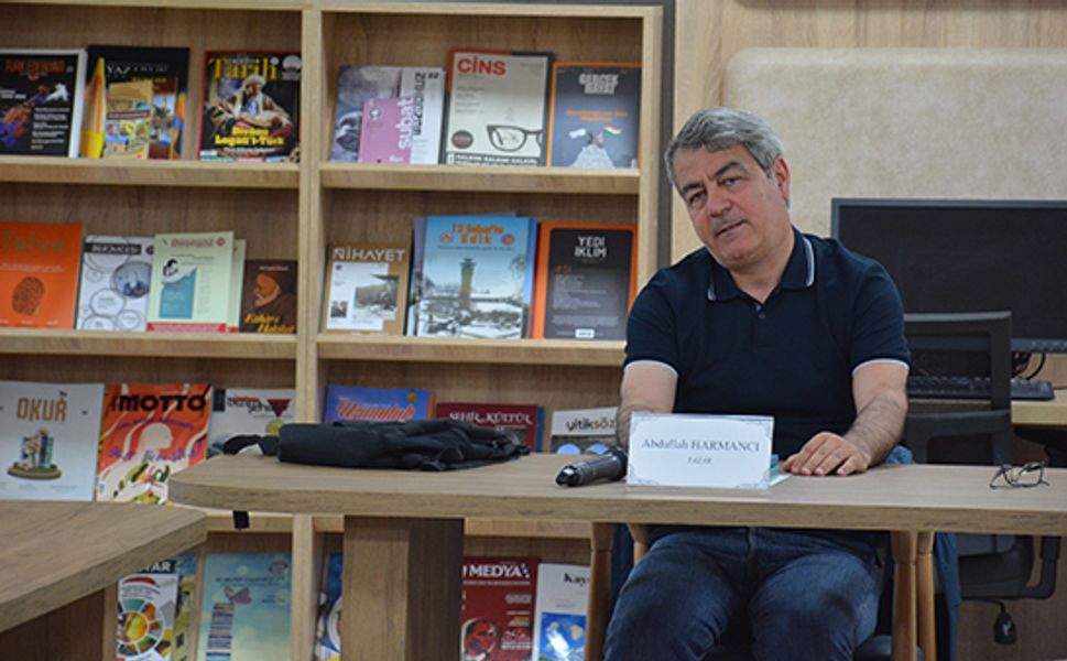 Harmancı, Türk Edebiyatı’nda eleştiri konusunu ele aldı