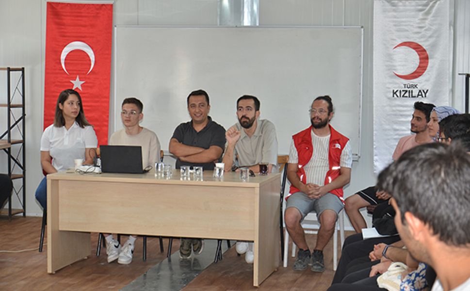 Türk Kızılaydan depremzede YKS öğrencilerine tercih danışmanlığı