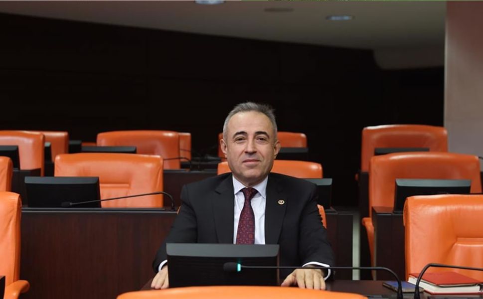 “Kahramanmaraş’ta sporcular parkta antrenman yapıyor, Bakanlık seyrediyor!”