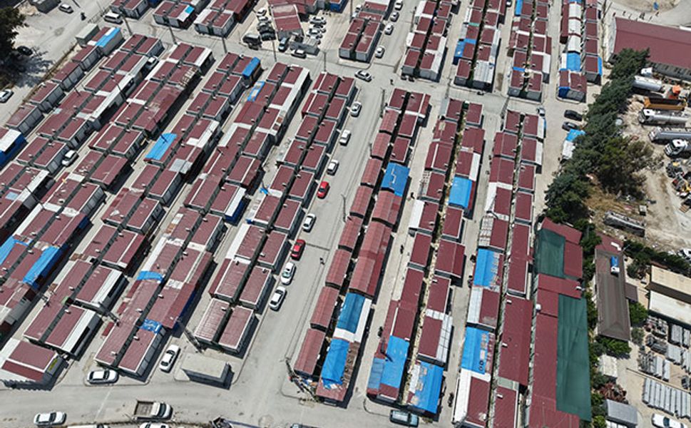 Yeşilay bağımlılıkla mücadelesini konteyner kentte de sürdürüyor