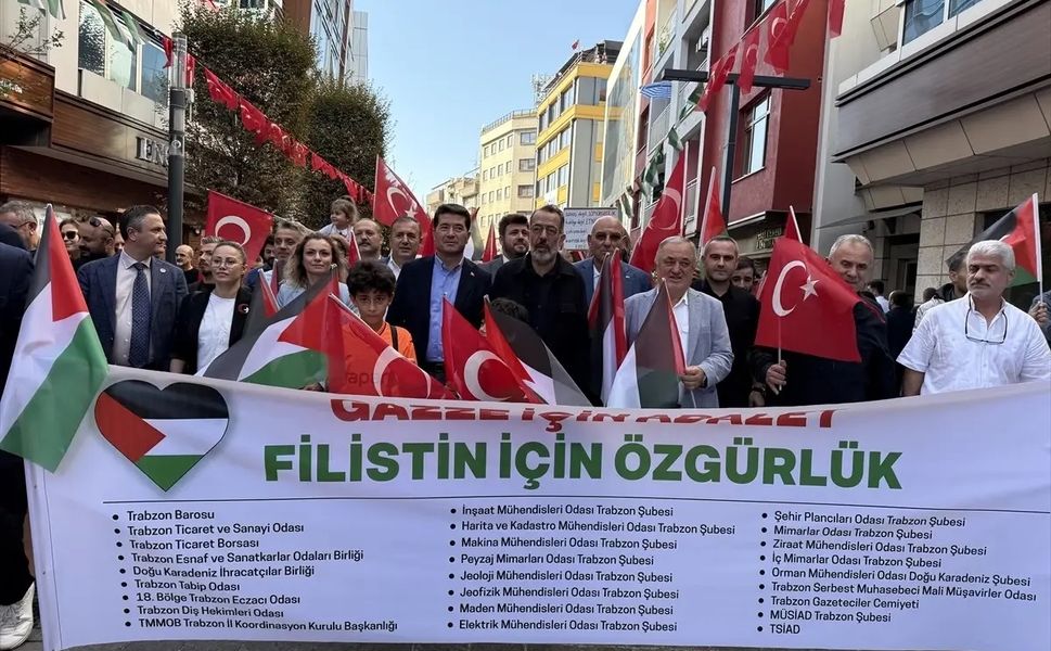 Trabzon'da "Gazze İçin Ayaktayız" sloganıyla yürüyüş düzenlendi