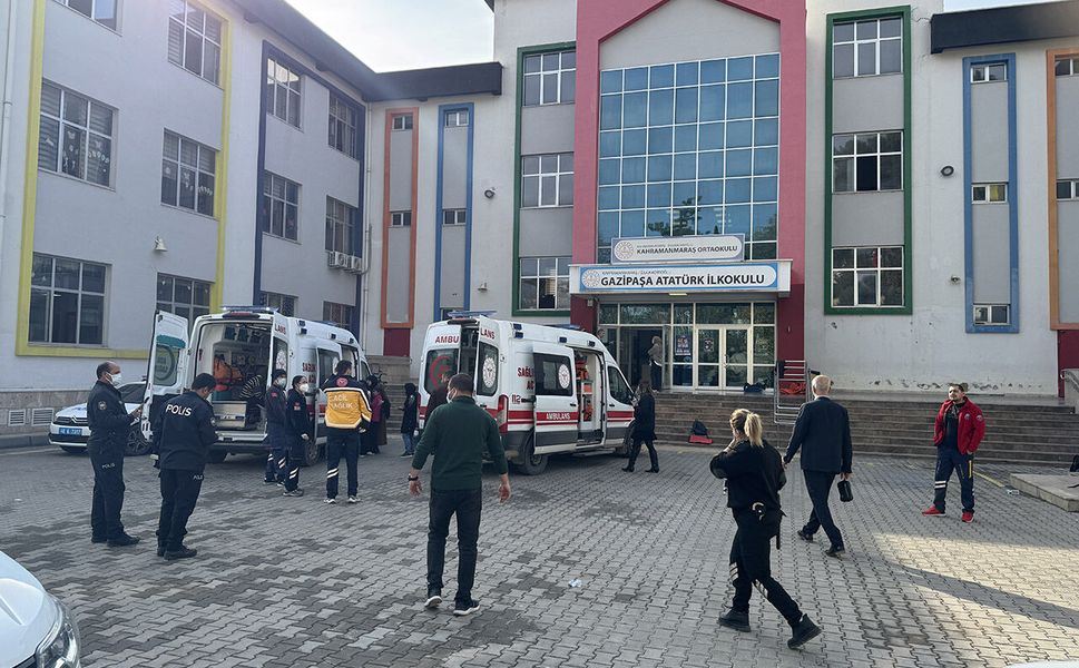 17 öğrenci "kaynağı belirsiz kokudan" etkilendi