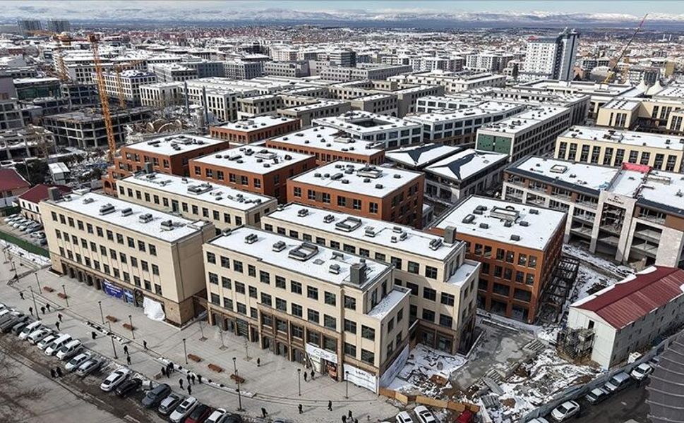 Esnaf yeni çarşıdaki iş yerlerinde kepenk açmaya hazırlanıyor