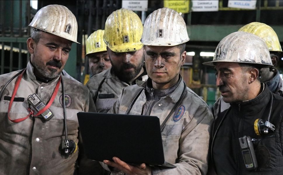 Zonguldak'ta Maden İşçileri, "Yılın Kareleri" Oylamasına Katıldı