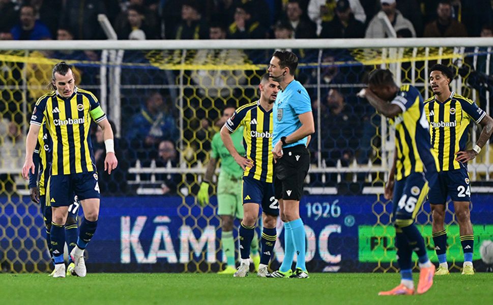 Fenerbahçe evinde kayboldu: 0-3