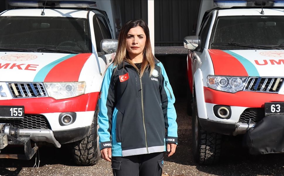 Kardeşleri enkaz altında kalan UMKE gönüllüsü başka hayatlara umut oldu