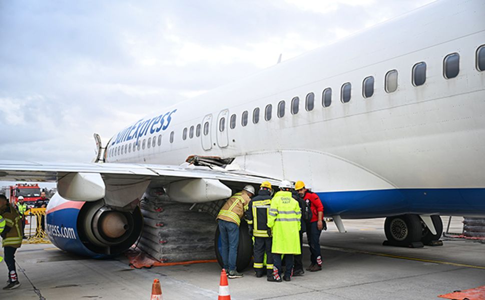 Kalkışa Hazırlanan Uçağın İniş Takımlarında Teknik Arıza Yaşandı