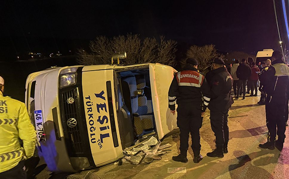 Minibüsün Devrilmesi Sonucu 11 Kişi Yaralandı