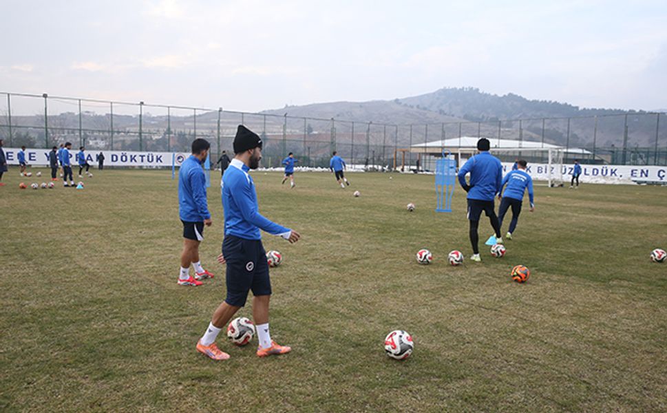 Depremde 14 sporcusunu kaybeden İstiklalspor, sahadaki başarısıyla kente umut oluyor