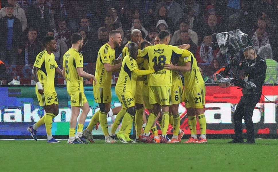 Fenerbahçe, Trabzonspor deplasmanından galibiyetle dönüyor