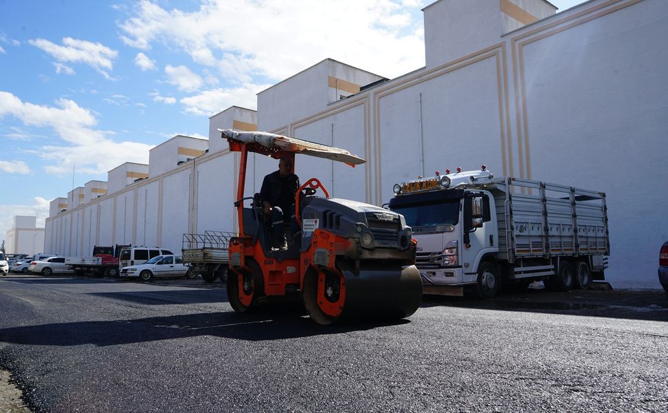 Toptancılar Sitesi’nin Yolu Yenileniyor