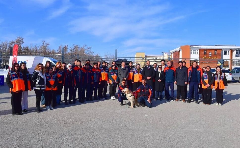 Üniversite Öğrencileri Afetlere Karşı Bilgilendiriliyor