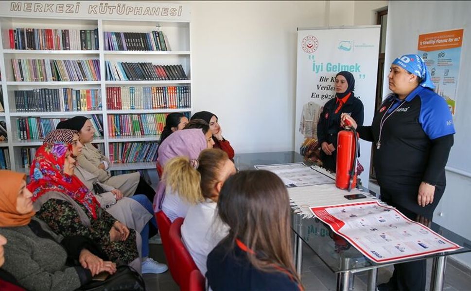 AFAD Eğitimleriyle Kadınlar Afetlere Karşı Bilinçlendiriliyor