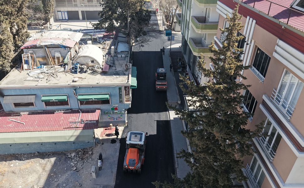 Büyükşehir, Yol Yenilemelerini Hummalı Bir Şekilde Sürdürüyor