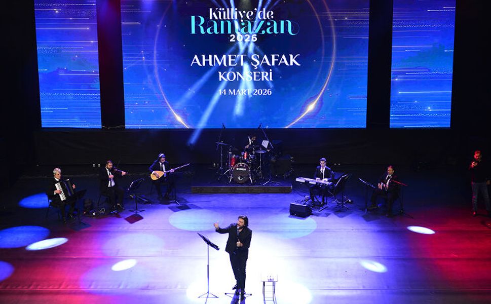 Sanatçı Ahmet Şafak'tan Kulliye'de Ramazan Konseri