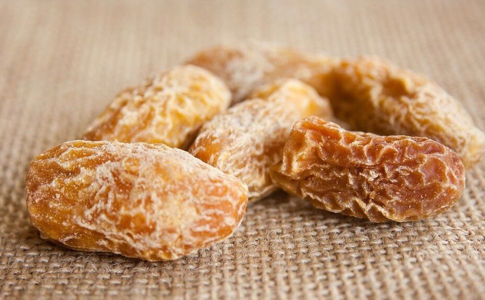 Bağışıklık sistemini güçlendirmek için hangi kuru meyve en iyisidir?