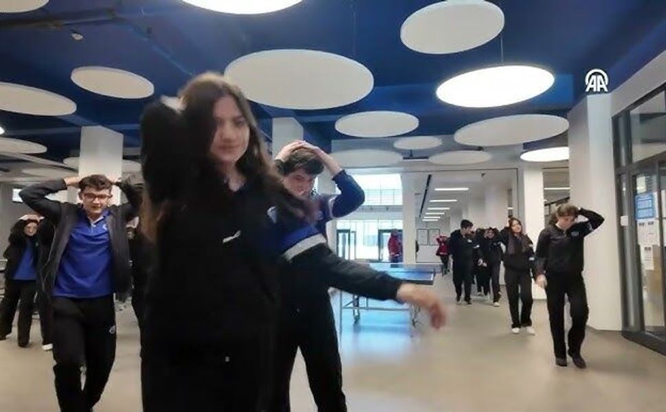 Okullarda Eş Zamanlı Deprem Tatbikatı Yapıldı