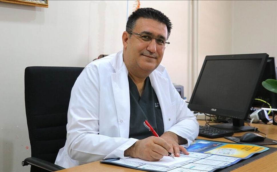 Van Depreminde Yakınlarını Kaybetti, Yüzlerce Depremzedenin Yardımına Koştu