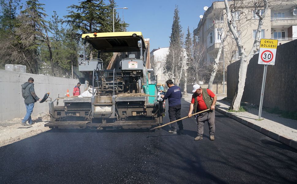 Büyükşehir, Dulkadiroğlu’nda Yol Yenilemelerini Sürdürüyor