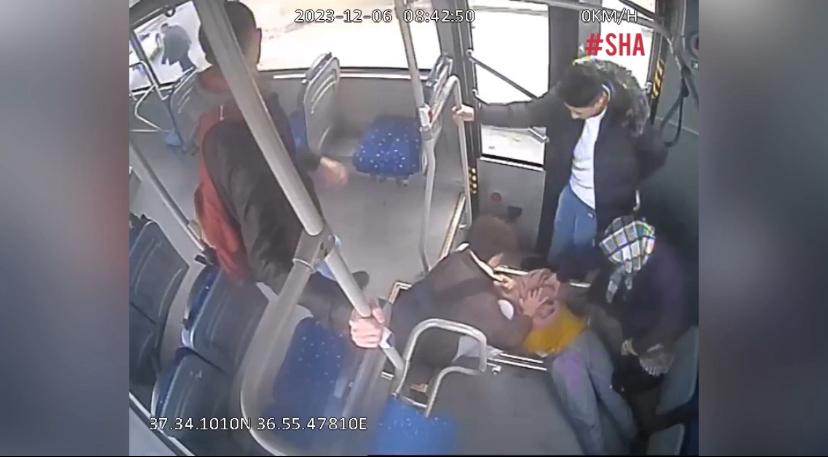 Kahramanmaraş’ta Yolda Fenalaşan Kadını Halk Otobüsü Hastaneye Yetiştirdi 1