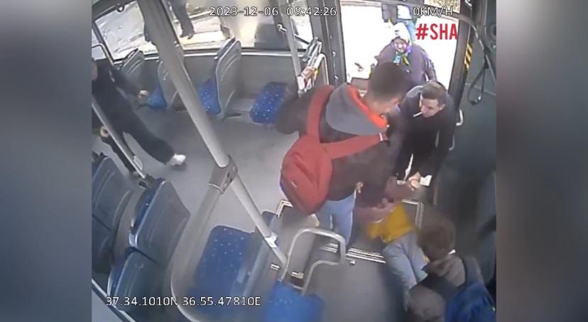Kahramanmaraş’ta Yolda Fenalaşan Kadını Halk Otobüsü Hastaneye Yetiştirdi