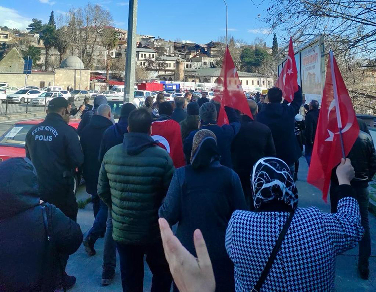 Kahramanmaraş'ta Orta Hasarlı Bina Sakinleri Yürüyerek Tepki Gösterdi (2)