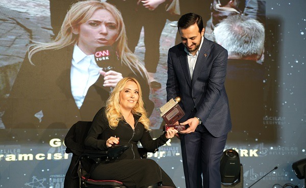 Cesur Radyo'ya Bir Onur Ödülü İstanbul Bağcılar Belediyesi’nden (3)