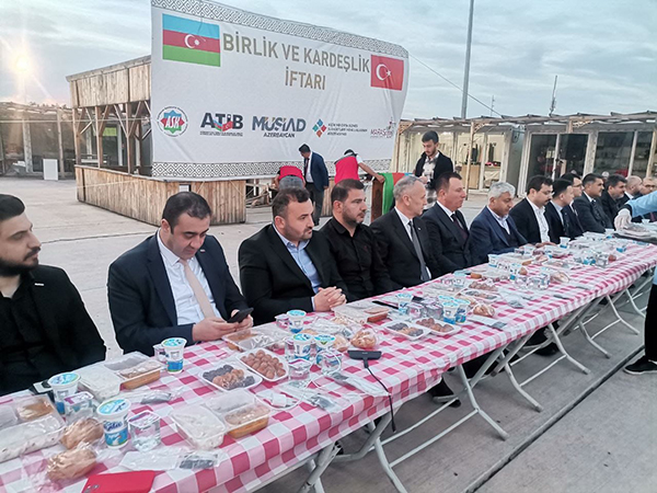 Azerbaycan Iş Dünyası Kahramanmaraş'ta Afetzedelerle Buluştu (2)