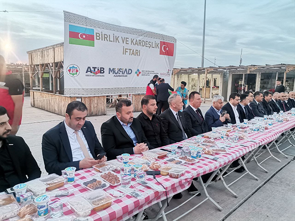 Azerbaycan Iş Dünyası Kahramanmaraş'ta Afetzedelerle Buluştu (3)